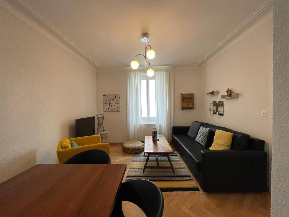 Appartement Luna Avec Parking Couvert Prive Le Locle Bagian luar foto