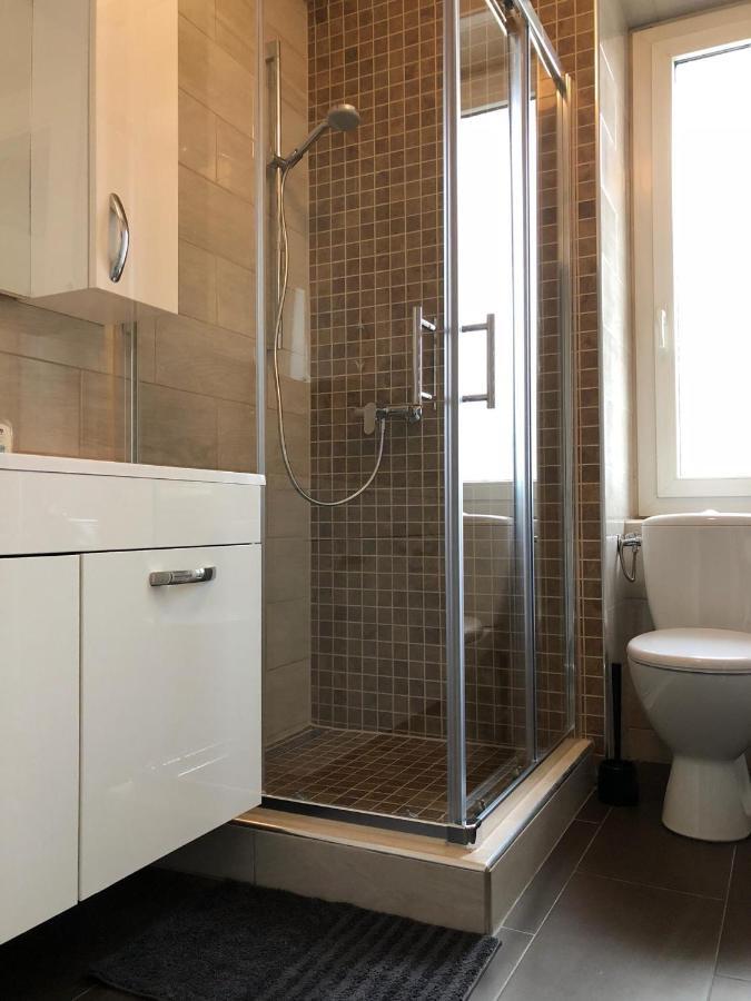 Appartement Luna Avec Parking Couvert Prive Le Locle Bagian luar foto