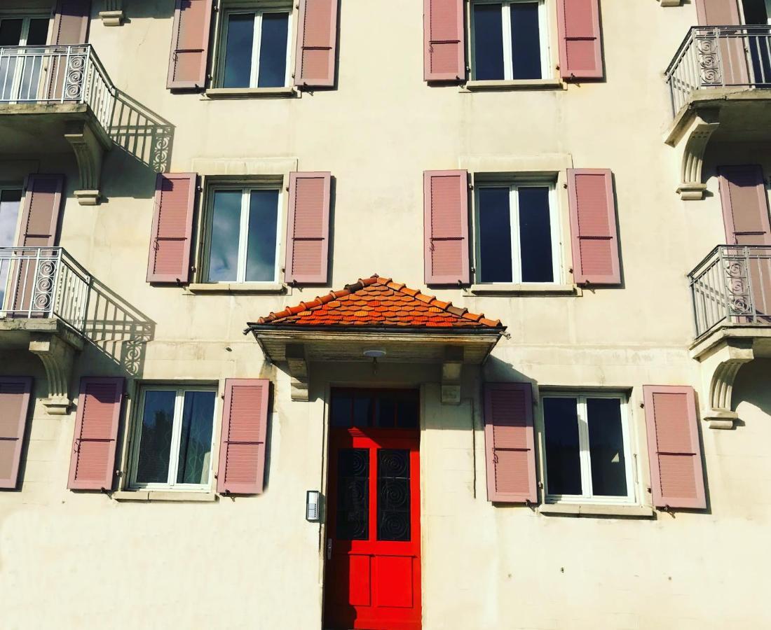 Appartement Luna Avec Parking Couvert Prive Le Locle Bagian luar foto