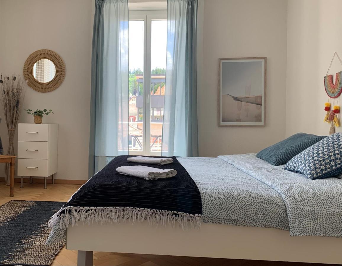 Appartement Luna Avec Parking Couvert Prive Le Locle Bagian luar foto